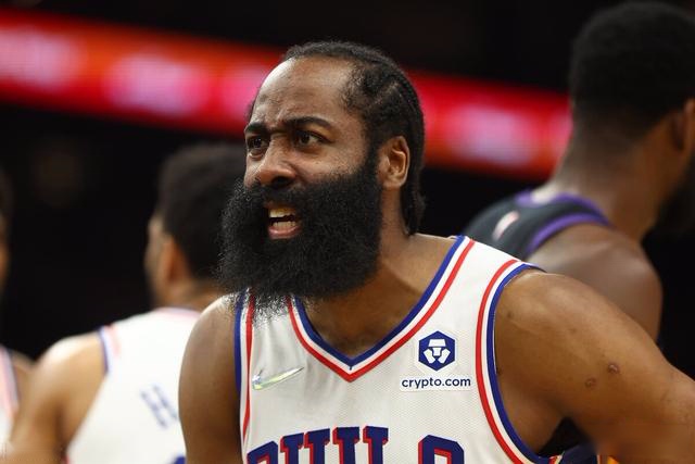 76人正式签下詹姆斯，开启他的第24个NBA赛季